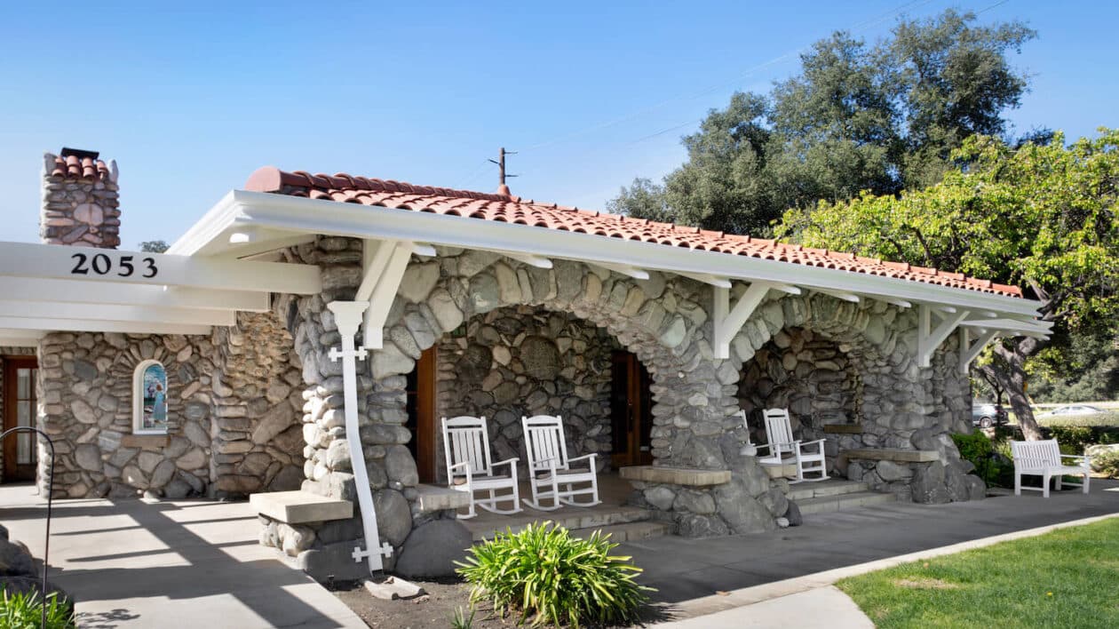 Ivy Park at Claremont — photo 1