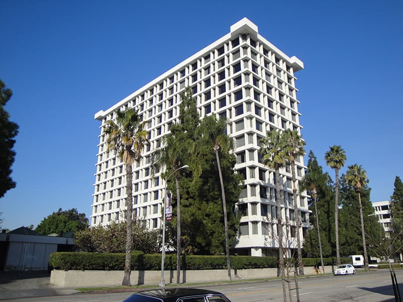 Bay Towers at Bixby Knolls