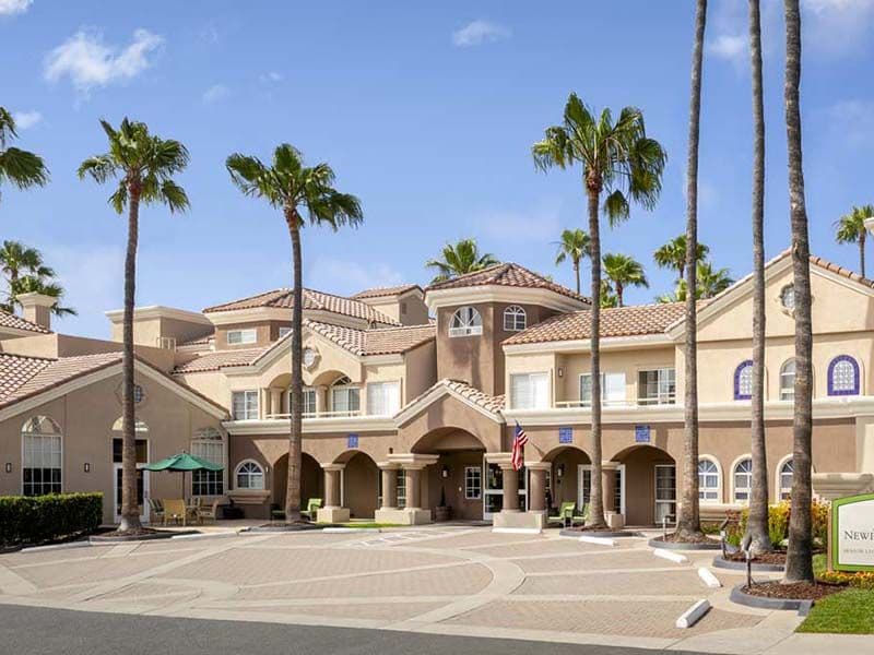 Atria Newport Plaza — photo 1