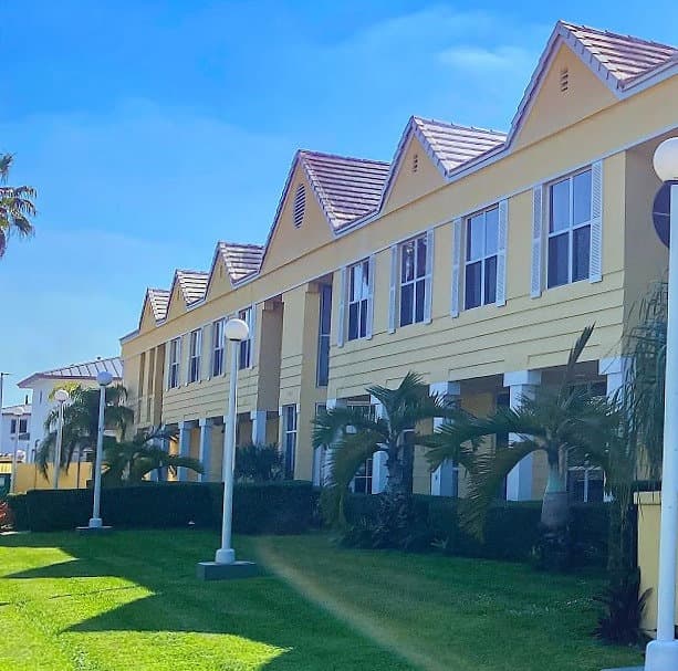 Courtyard Plaza — photo 1