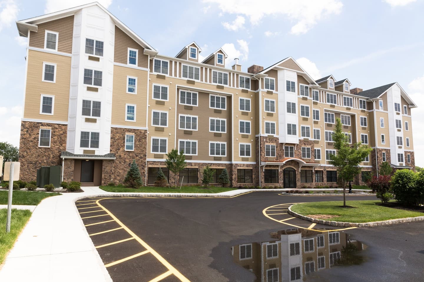 River Edge at Garfield | Luxury Garfield NJ Apartments