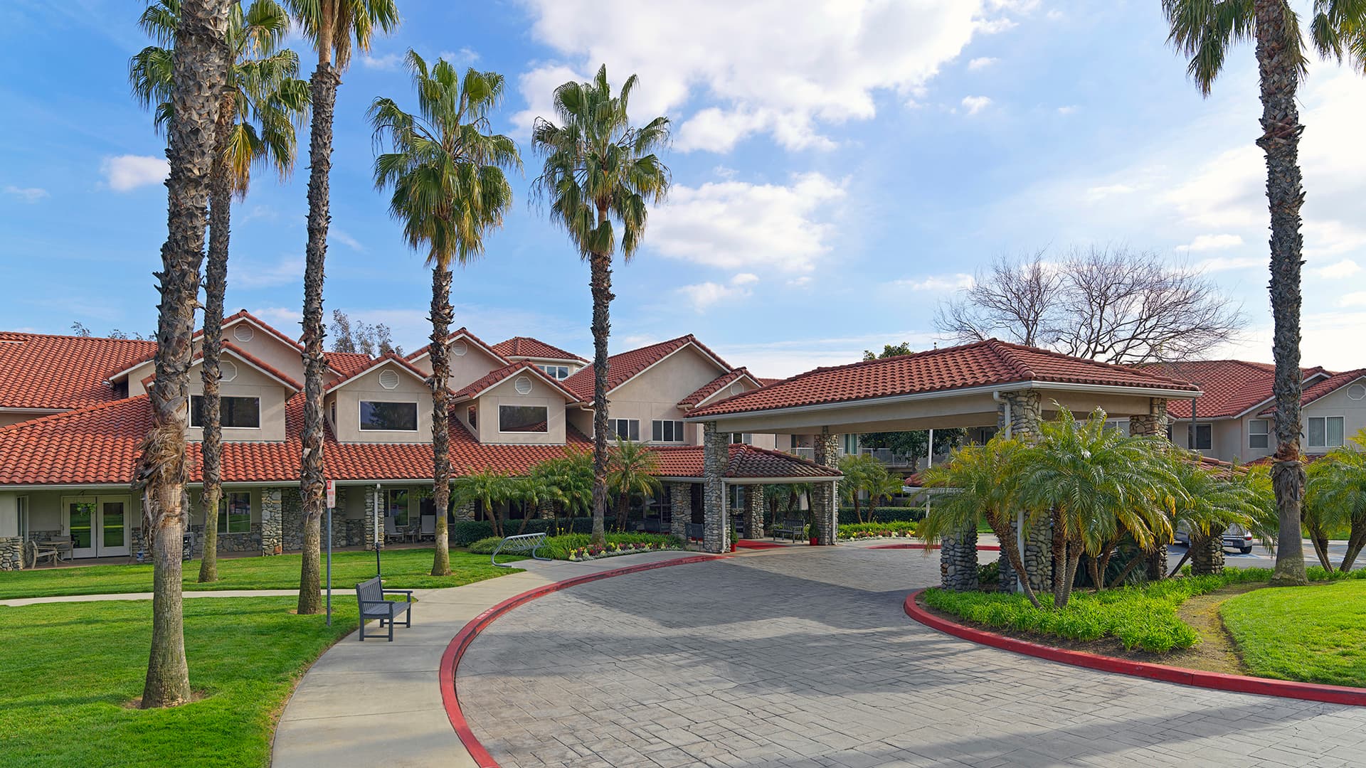 Holiday Valencia Commons — photo 1