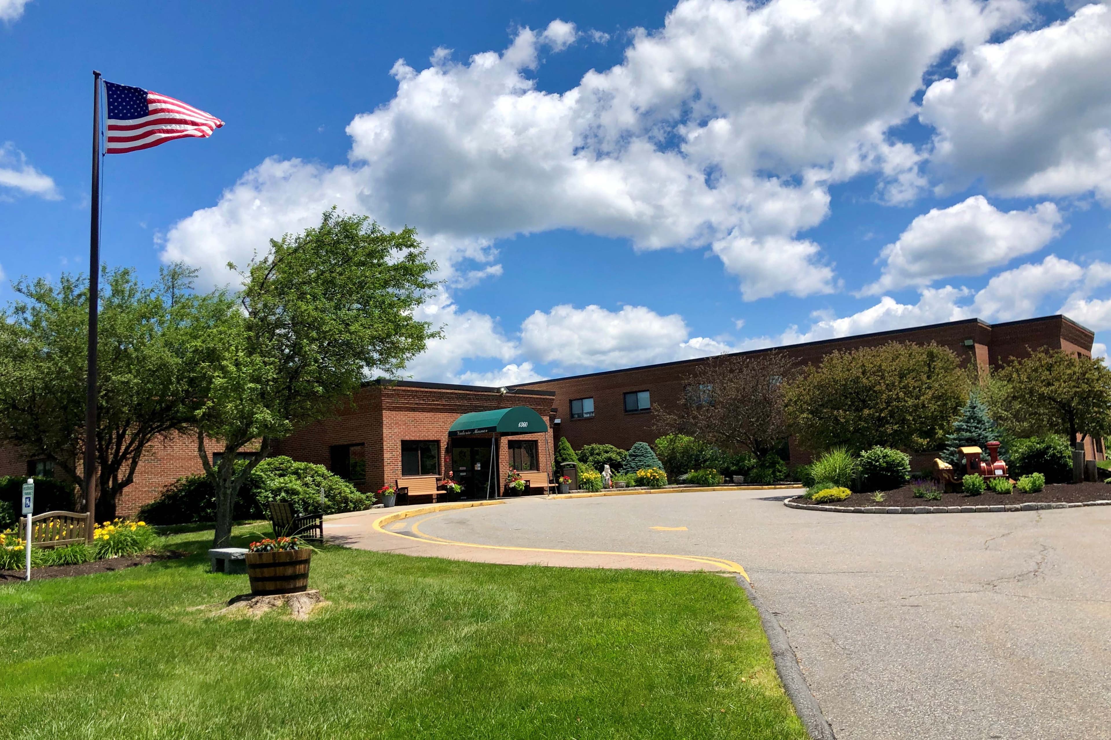 Valerie Manor — photo 1