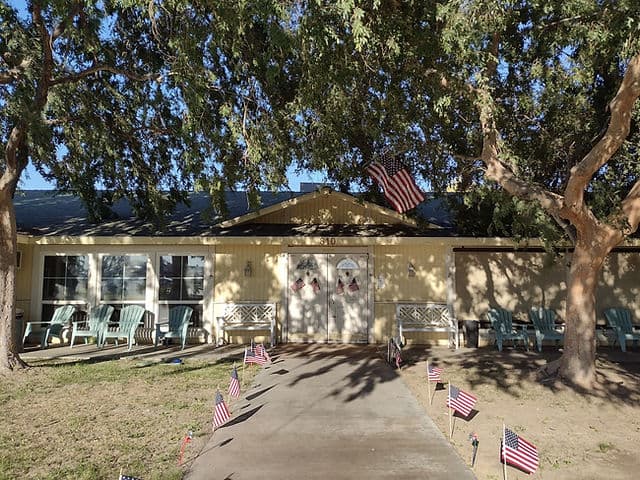 Redwood Senior Living Bakersfield — photo 1