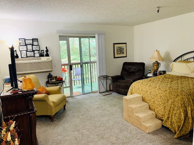 Holiday Madrona Hills