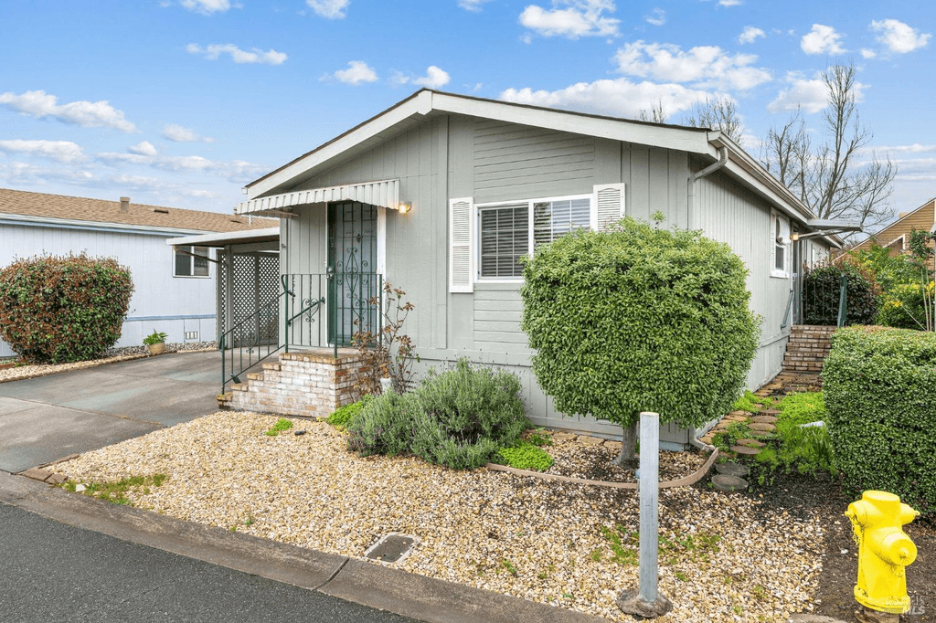 Royal Oaks Senior Community