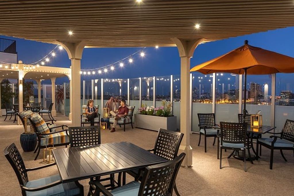 Regency Palms — photo 1