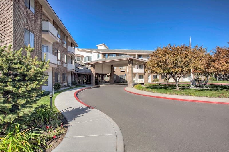 Holiday Carson Plaza