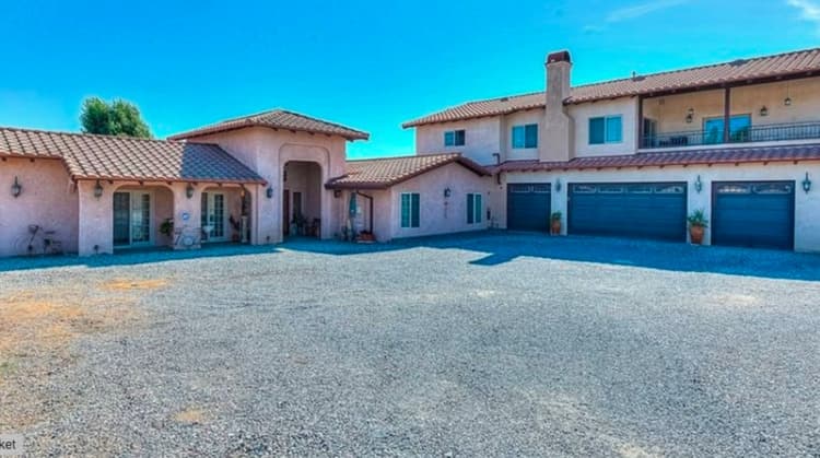 Hacienda Living — photo 1