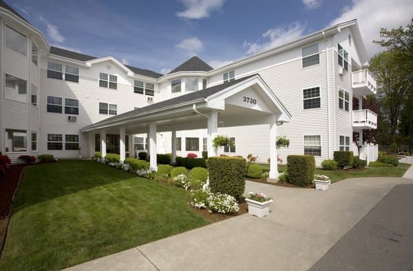 DeTray's Colonial Inn Retirement Apartments