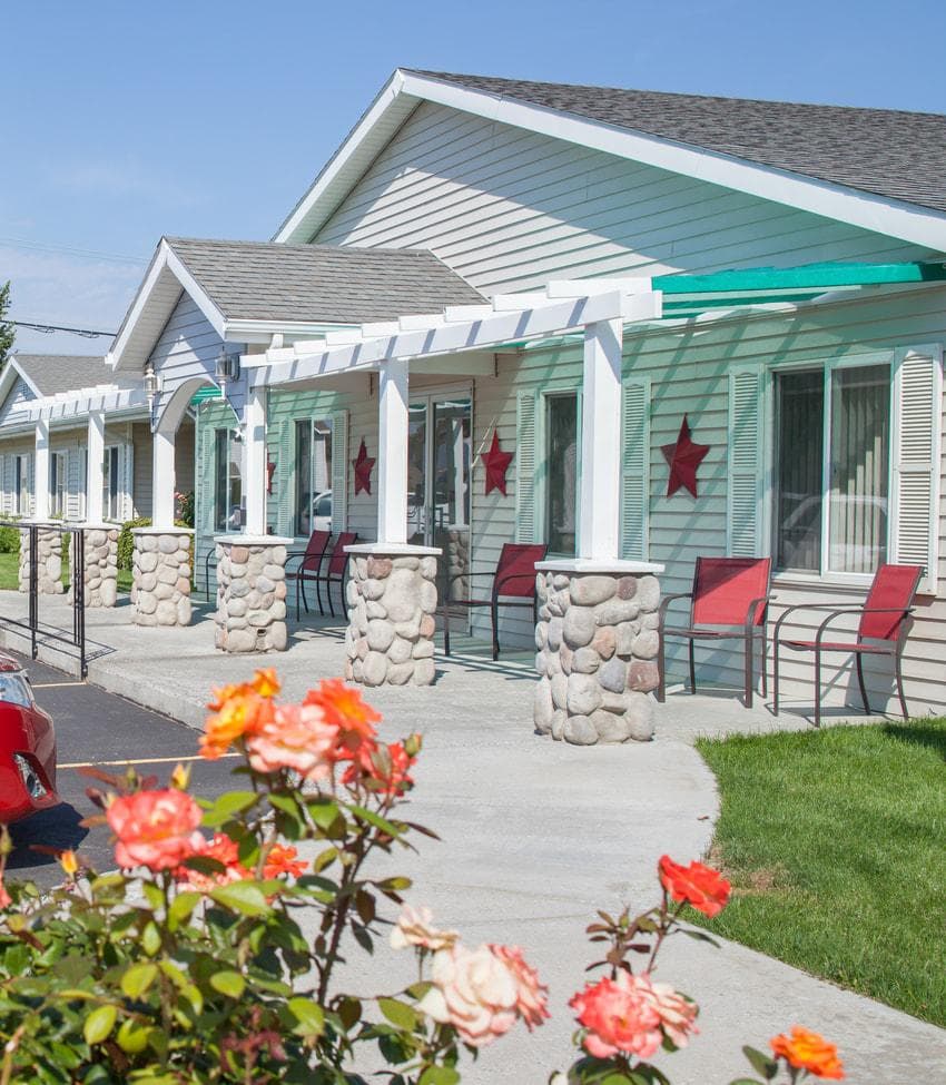 Monroe House — photo 1