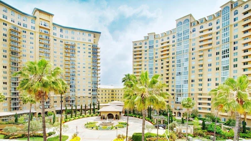 Vi at La Jolla Village